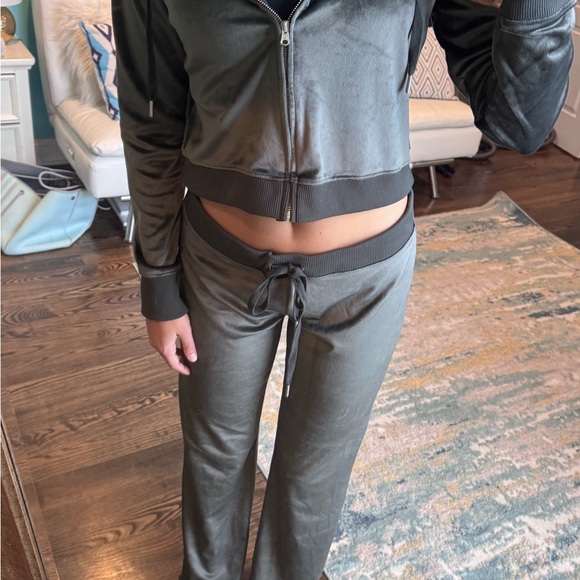 Aerie Shiny Black Straight Leg Pants & Hoodie Set - Picture 3 of 5
